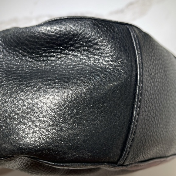 Michael KORS Pebble Leather Handbag, Authentic Silvertone hardware, Black - Picture 9 of 10